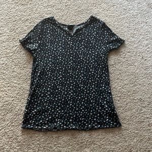 Girls T-shirt. Size: XL (14-16).